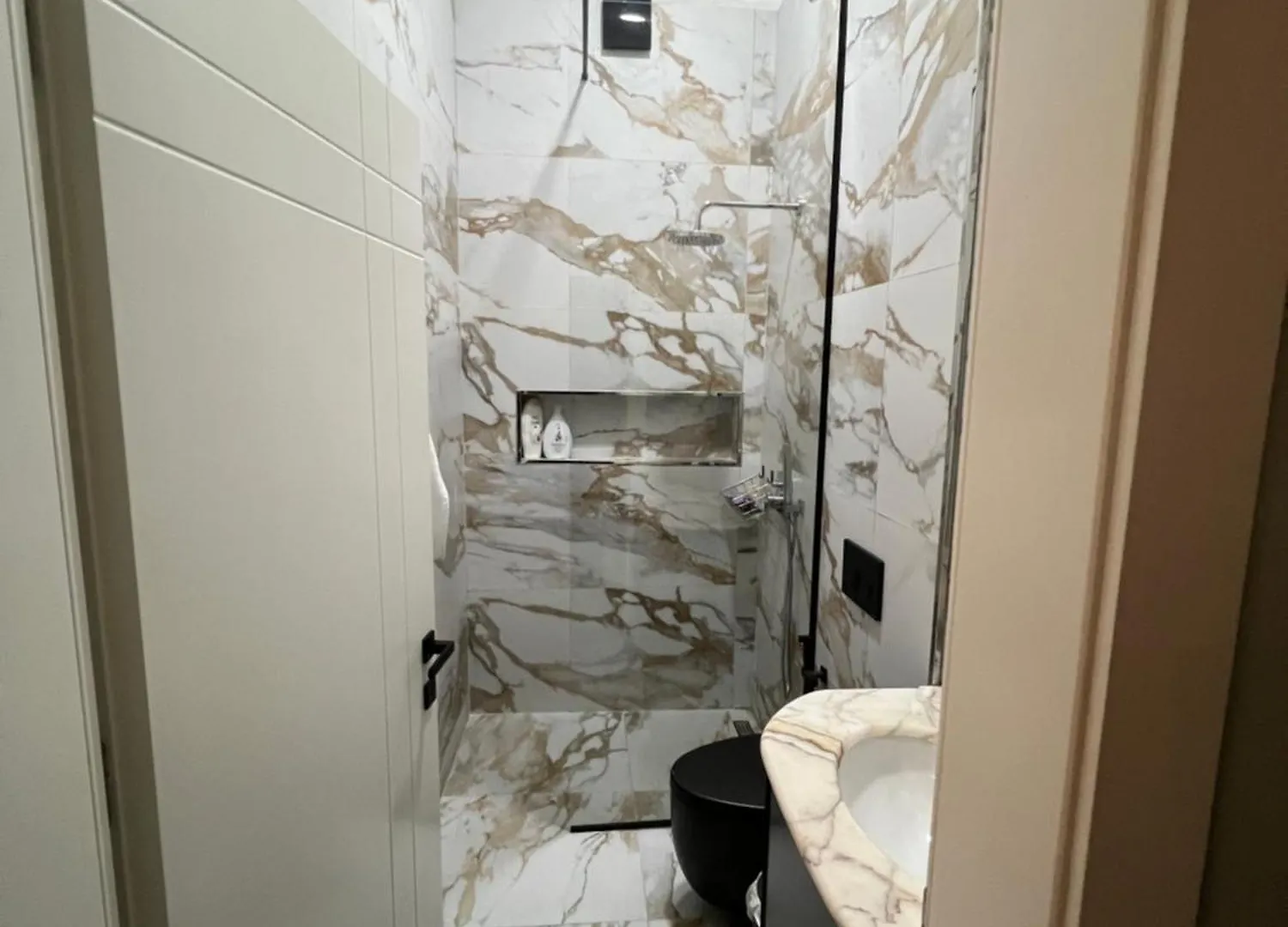 Tirana Center Retreat Apartment 0*,